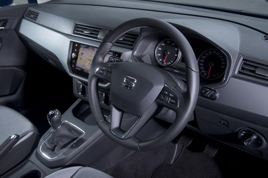 Интерьер Seat Ibiza 2017 года  (UK) (фото 5 из 40)
